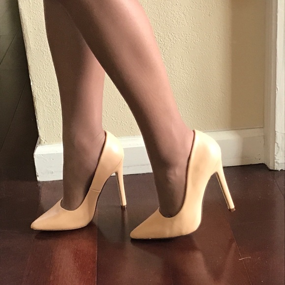 🚫SOLD🚫 Beige Pointed Toe Heel 👡 - Picture 6 of 8